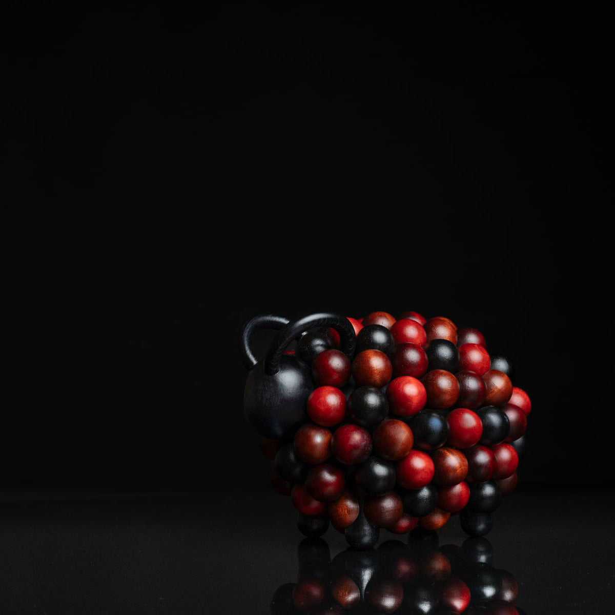 Pikkupässi figurine, plum red