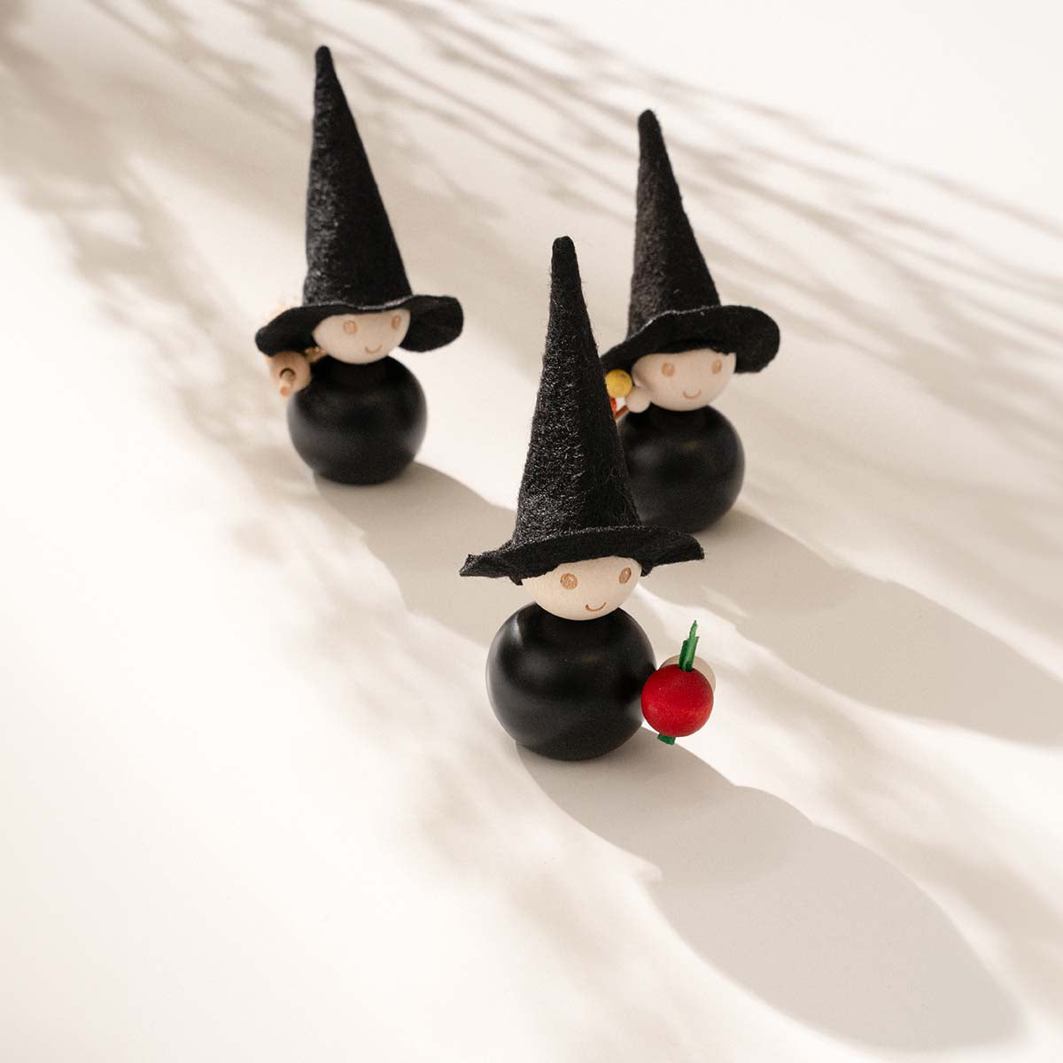 Witch Easter Willow, black