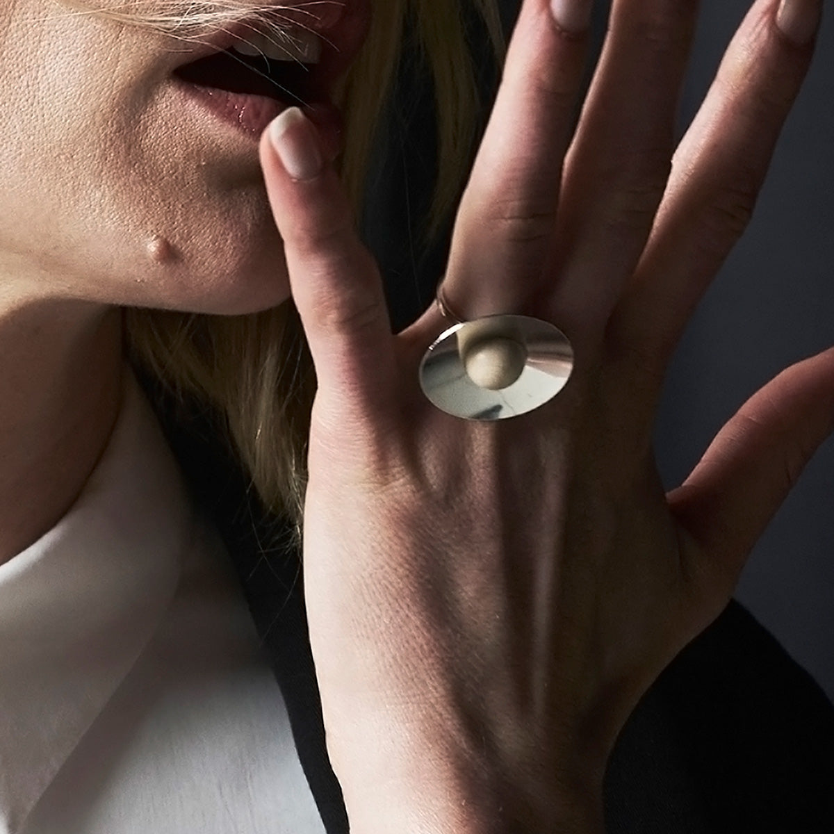 Ava ring, varnished wood and silver