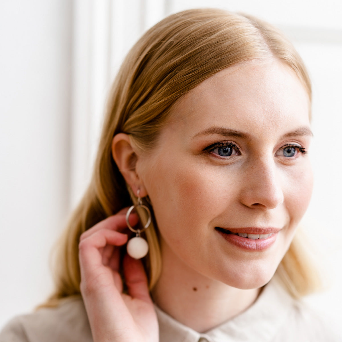 Hilma earrings, ecru
