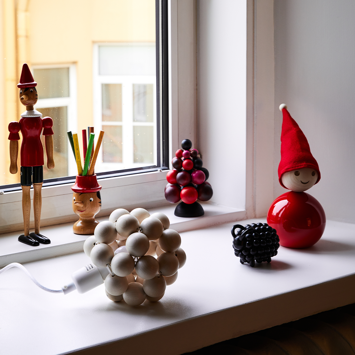 Pohjanpässi figurine, black and multicolour