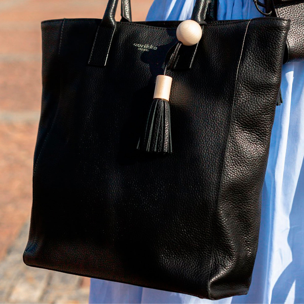 Aura shopper black