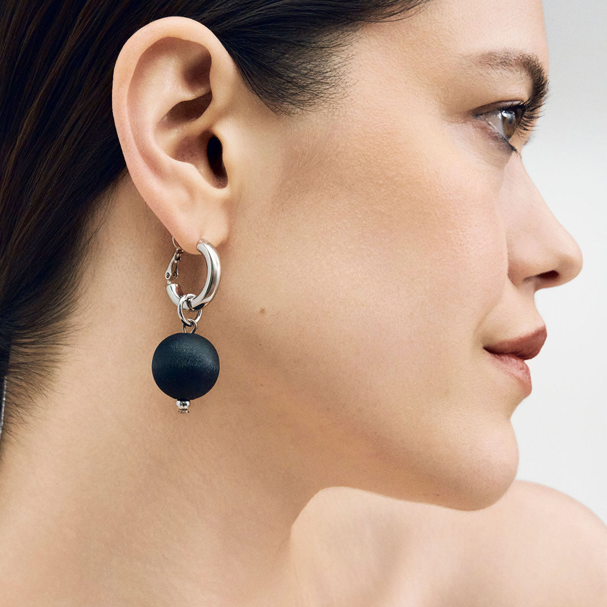 Valma earrings, black