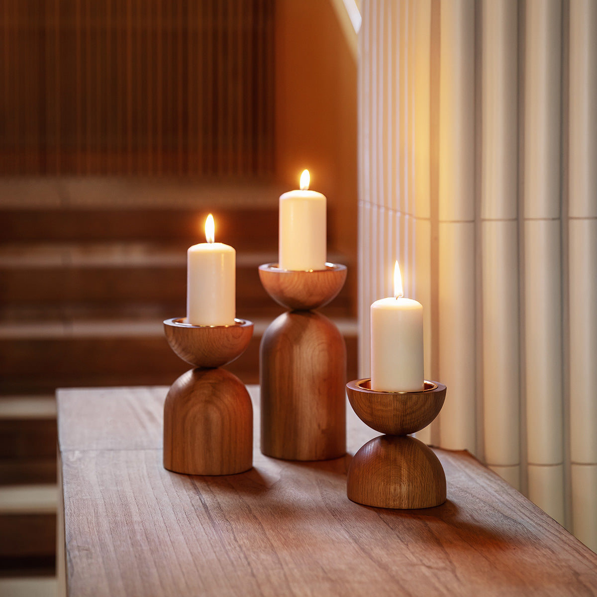 Duo candleholder, oak and gold, 23,5 cm