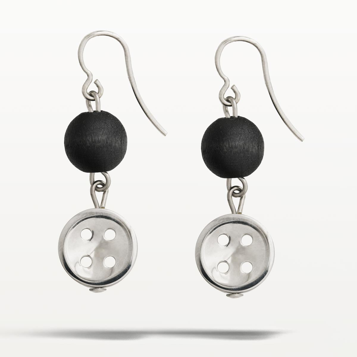Aino earrings, black