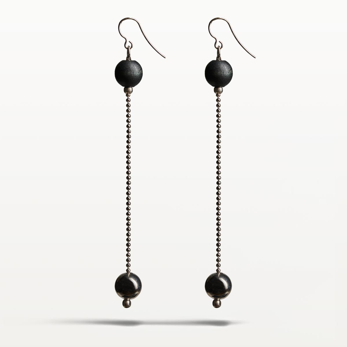 Tuuli earrings, black
