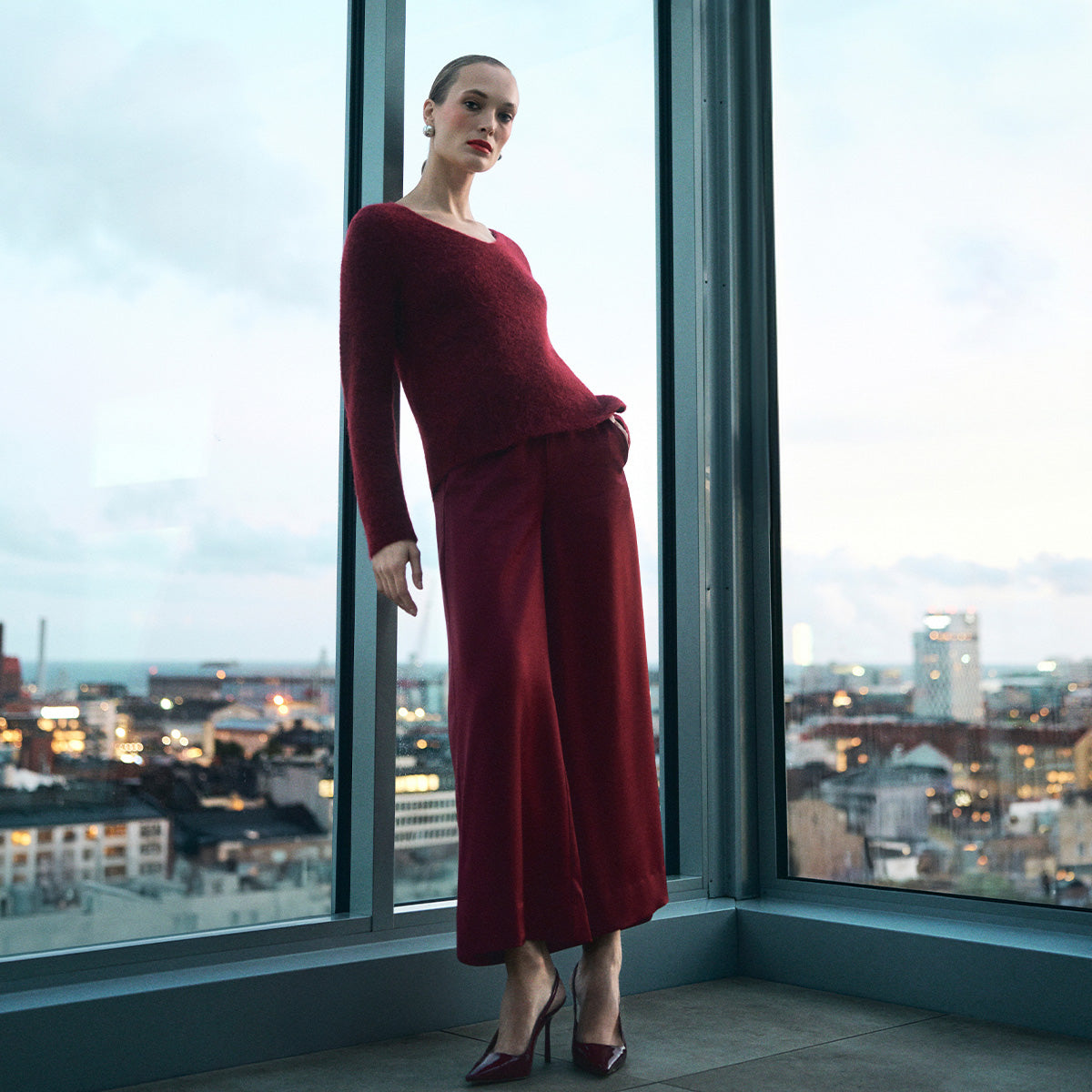 Edvina trousers, satin, dark red