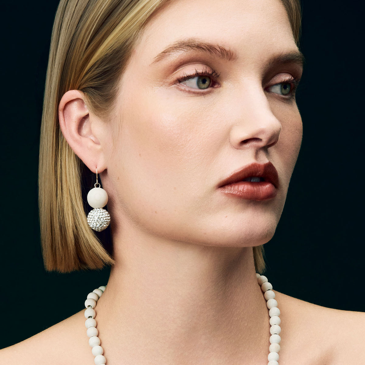 Glow earrings, ecru