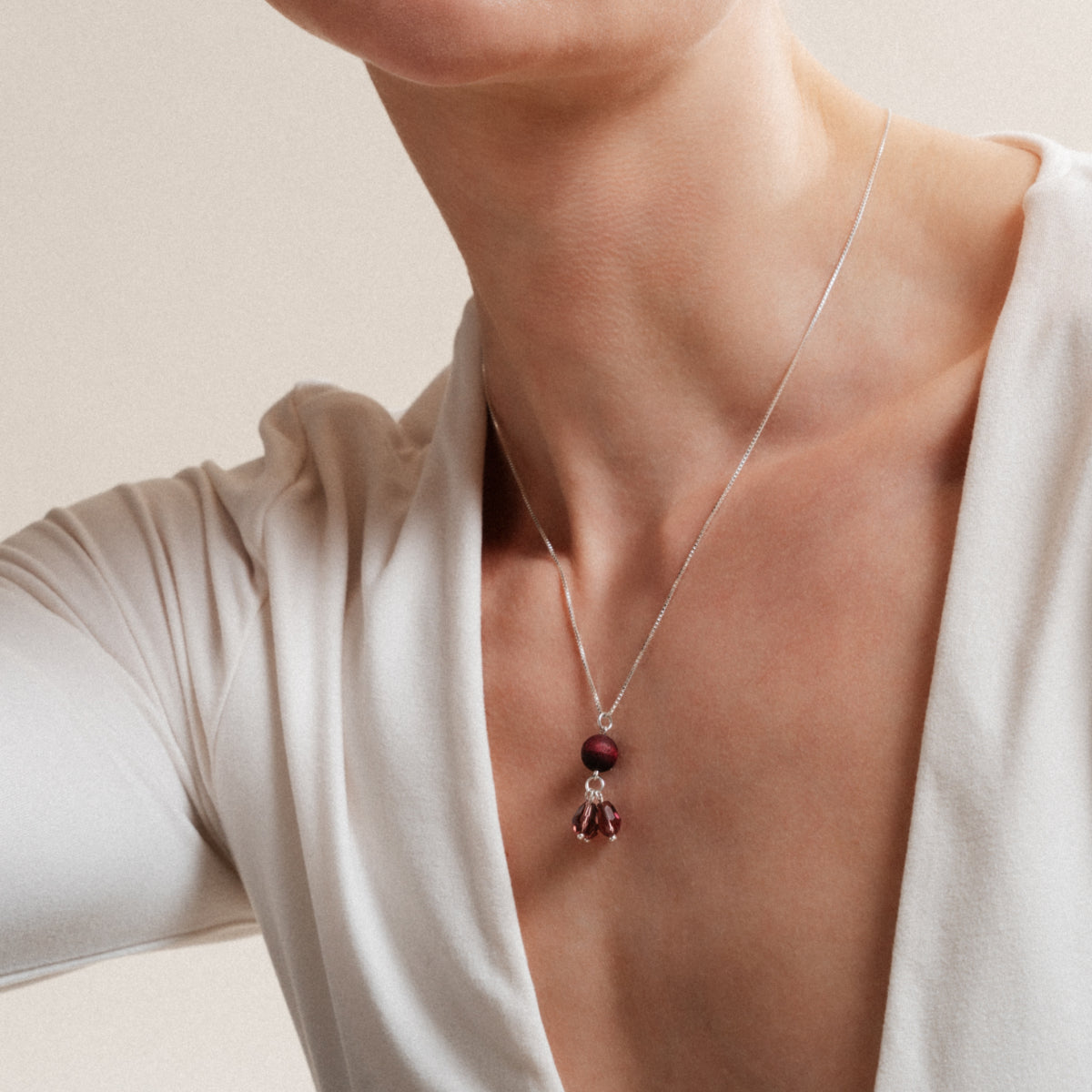 Lasipisara necklace, plum red