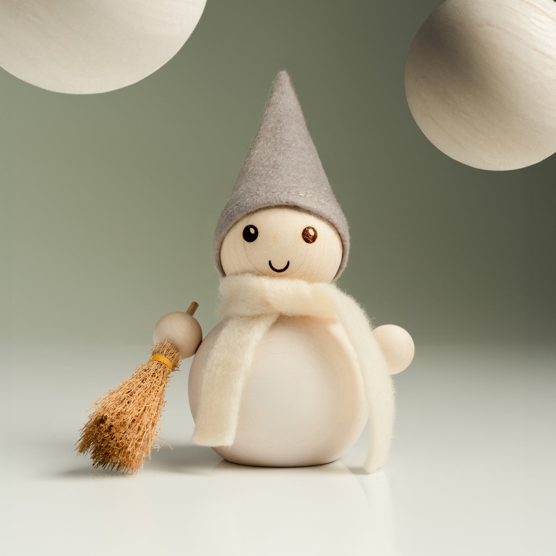 Frost Elf Broom, 18 cm