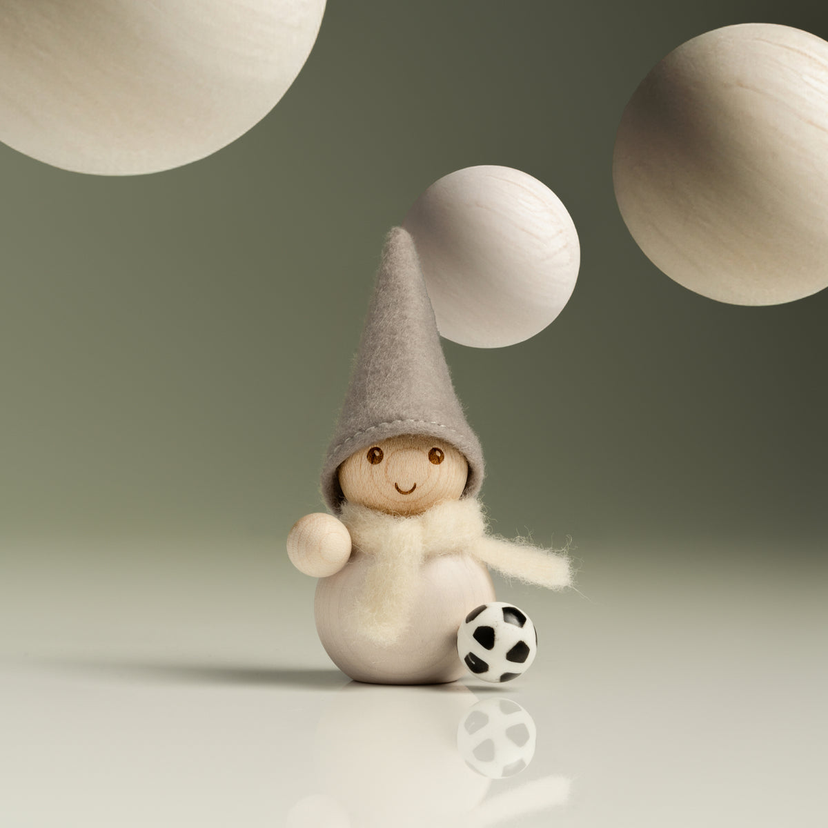 Frost Elf Soccer player, 9 cm